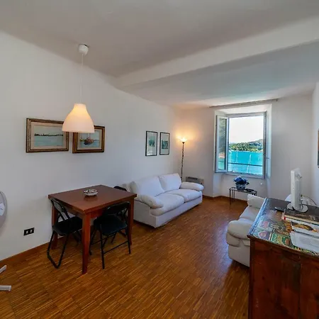 Porto Antico פורטו ונרה